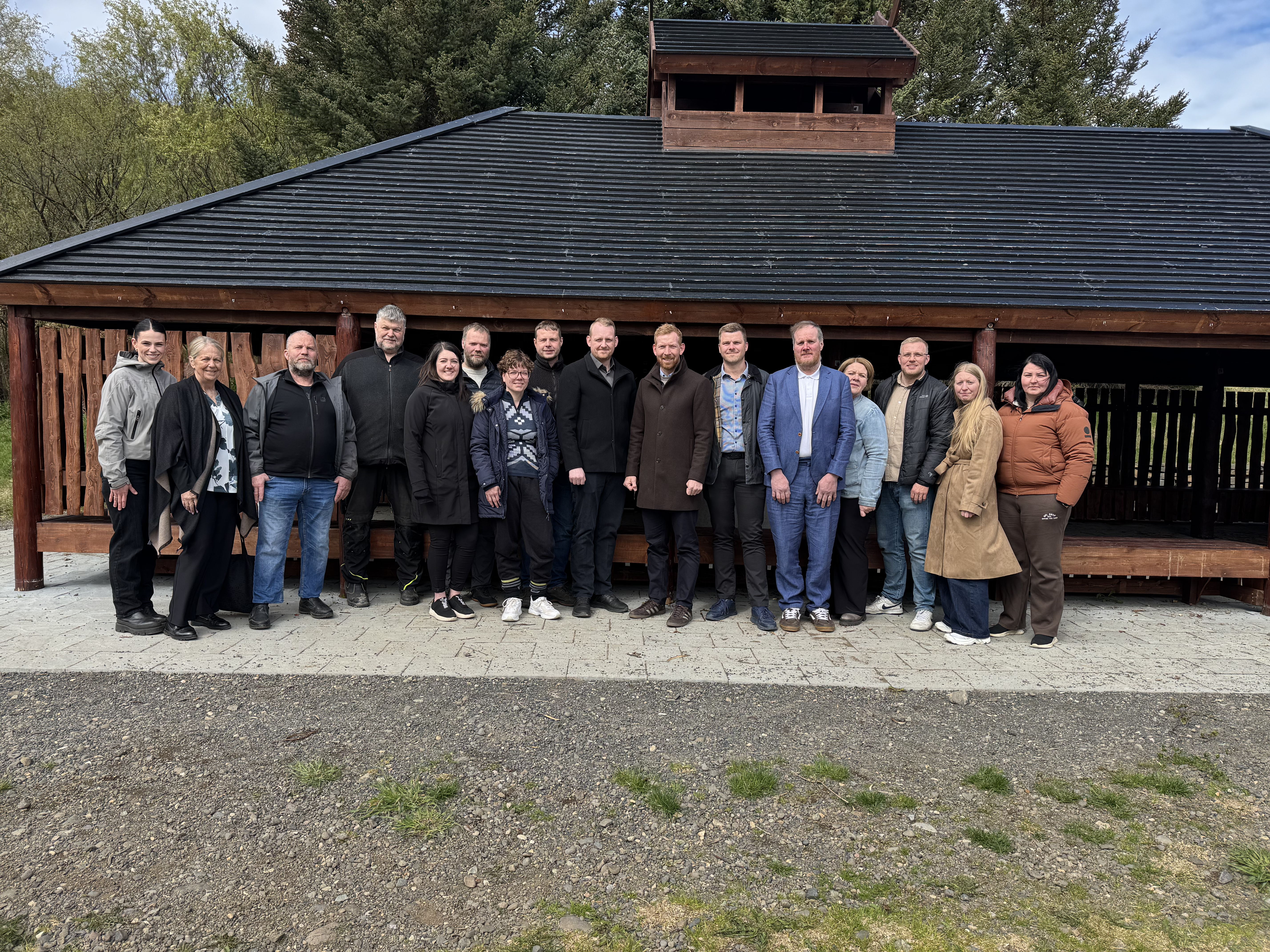 Hópmynd eftir undirritun samstarfssáttmála